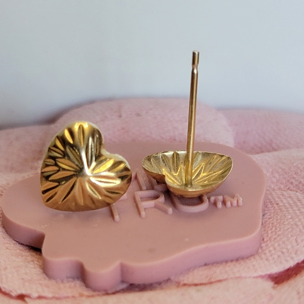 14k Solid Yellow Gold Heart Shape Stud Earrings - image 8